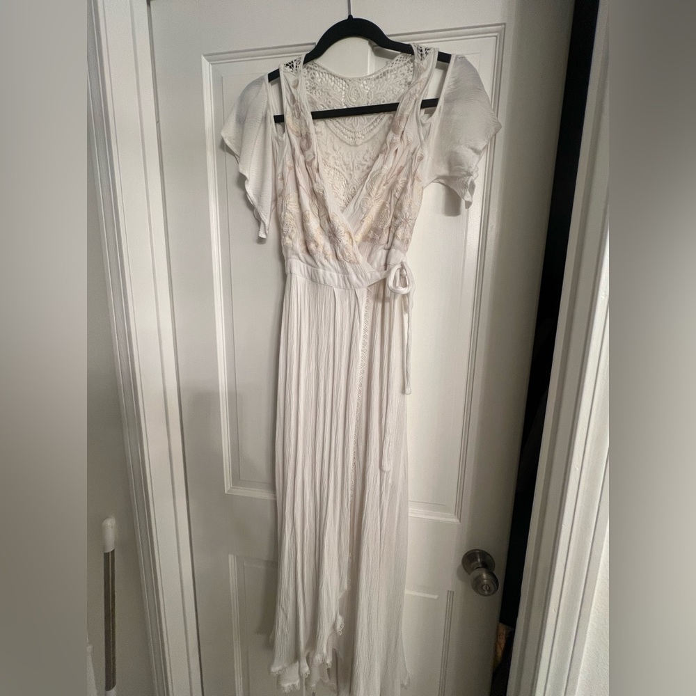 White flowy Dress bohemian, summer, maxi dress, embroidered, Anthropologie vibe